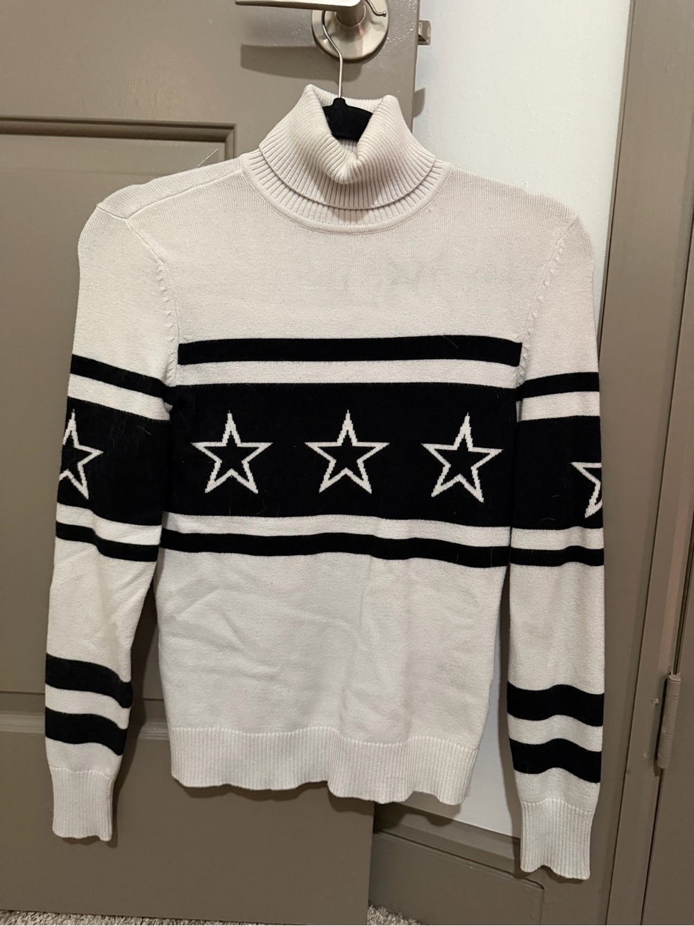 ANTONIO MELANI White and Black Star Pattern Turtleneck Sweater